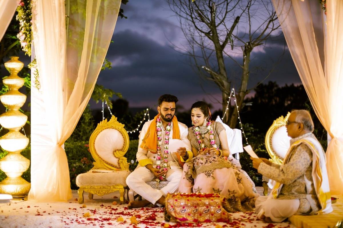 This Couple Tied The Knot With A Cosy Court Wedding